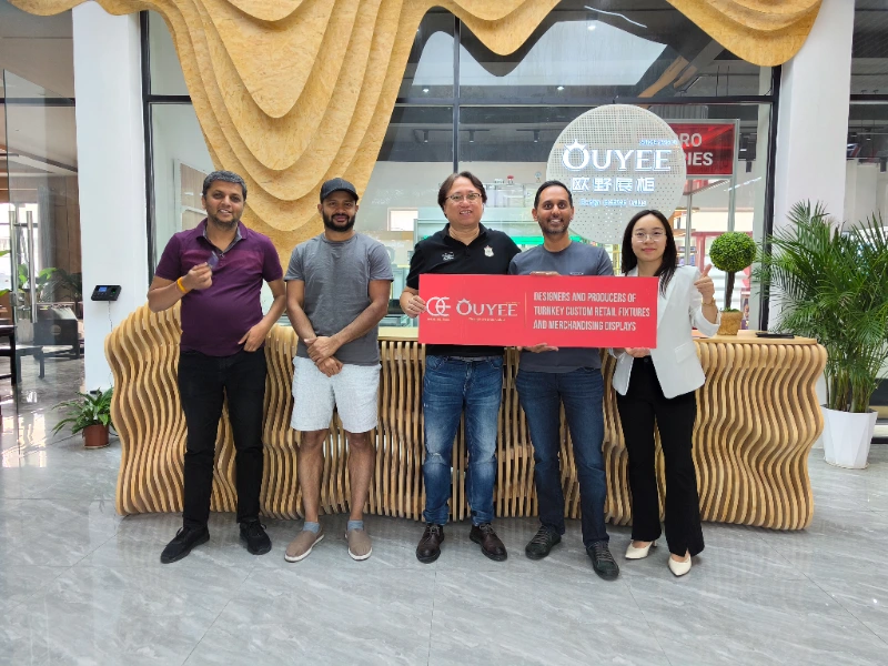 Group photo of customers - 15