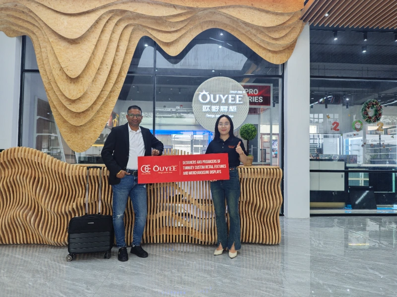 Group photo of customers - 2