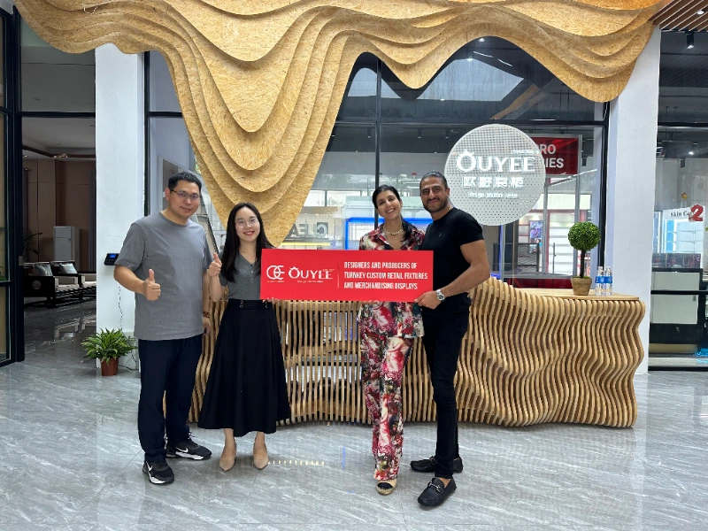 Group photo of customers - 9