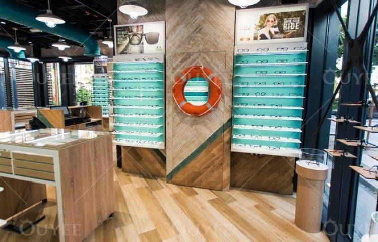 Conception de mobilier pour magasin d'optique (4)